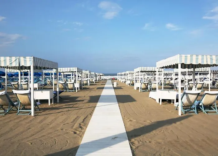 In Toskana Italie Nabij Zee, Strand, Airconditioning, Zwembad, Wifi В'яреджо