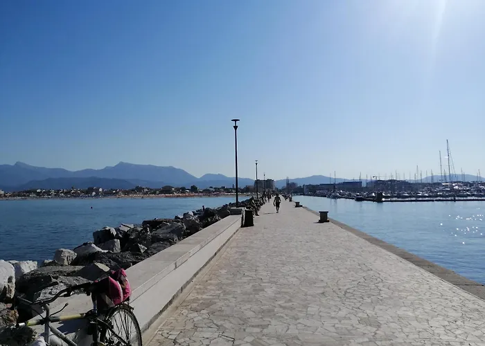 In Toskana Italie Nabij Zee, Strand, Airconditioning, Zwembad, Wifi * В'яреджо