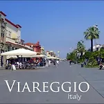 In Toskana Italie Nabij Zee, Strand, Airconditioning, Zwembad, Wifi Feriehus Viareggio