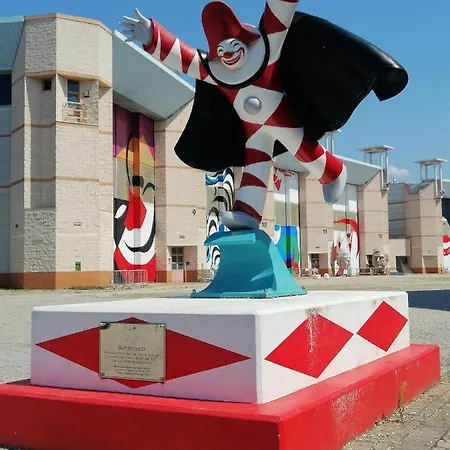 In Toskana Italie Nabij Zee, Strand, Airconditioning, Zwembad, Wifi