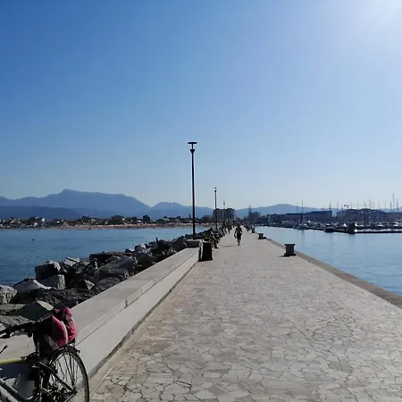 In Toskana Italie Nabij Zee, Strand, Airconditioning, Zwembad, Wifi * Viareggio